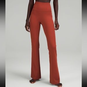 NWT Lululemon Groove Super-High-Rise Flared
Pant Nulu *Regular